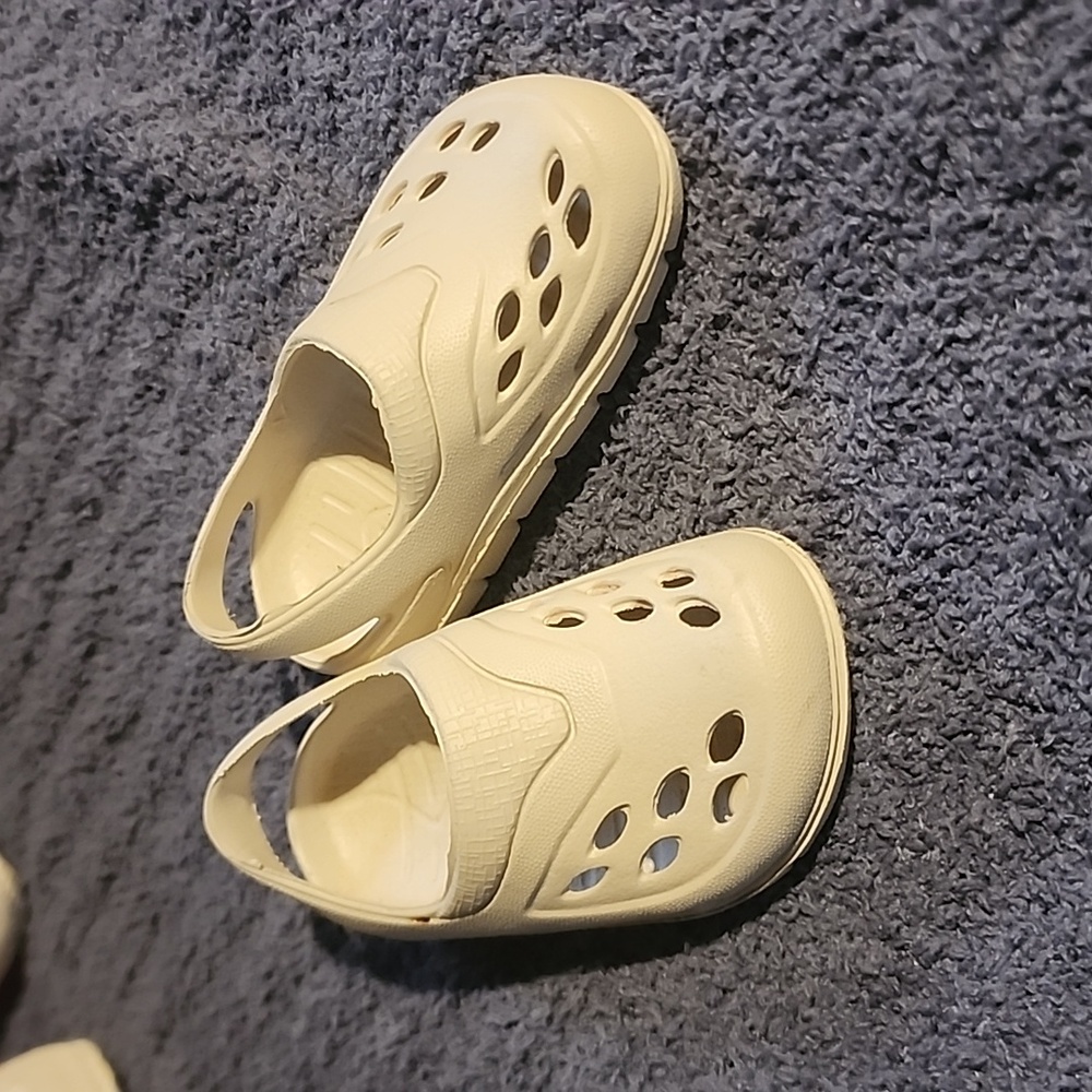 Infant faux crocks